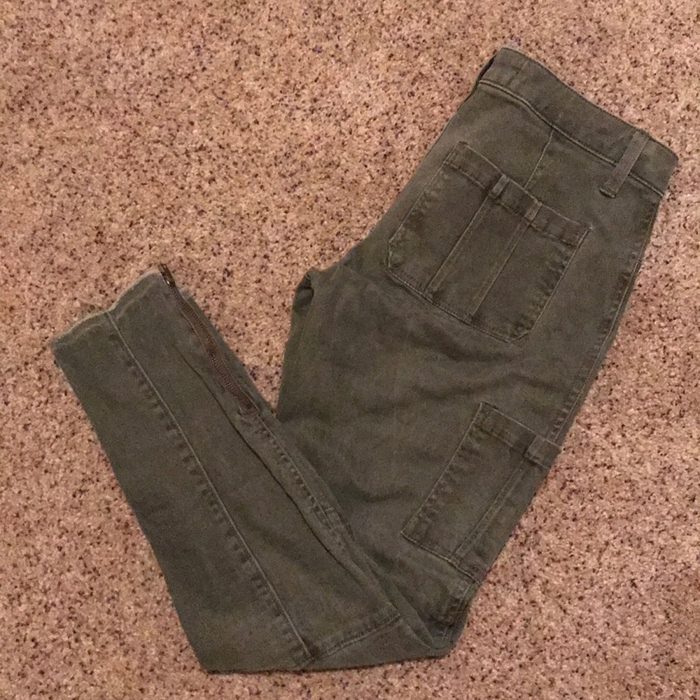 Olive green cropped skinny jeans!